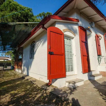 Attractive Holiday In Lido Di Volano With Beach Nearby Dom wakacyjny