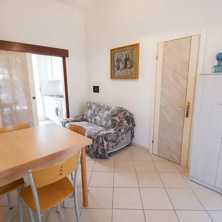 Dom wakacyjny Attractive Holiday In Lido Di Volano With Beach Nearby Lido delle Nazioni