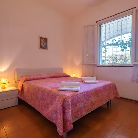 Attractive Holiday In Lido Di Volano With Beach Nearby Dom wakacyjny Lido delle Nazioni